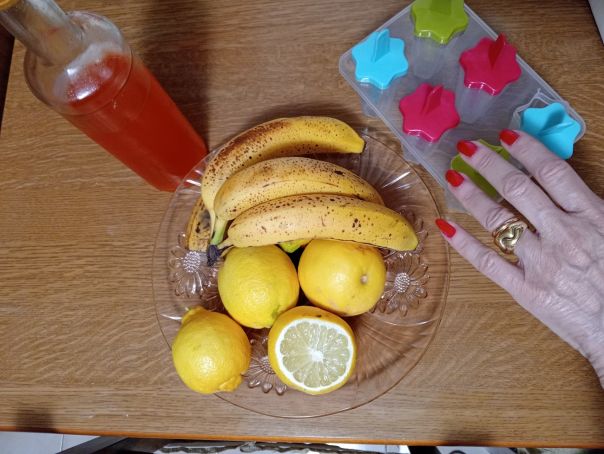 Ghiaccioli con pezzi di frutta fatti in casa #ricetta